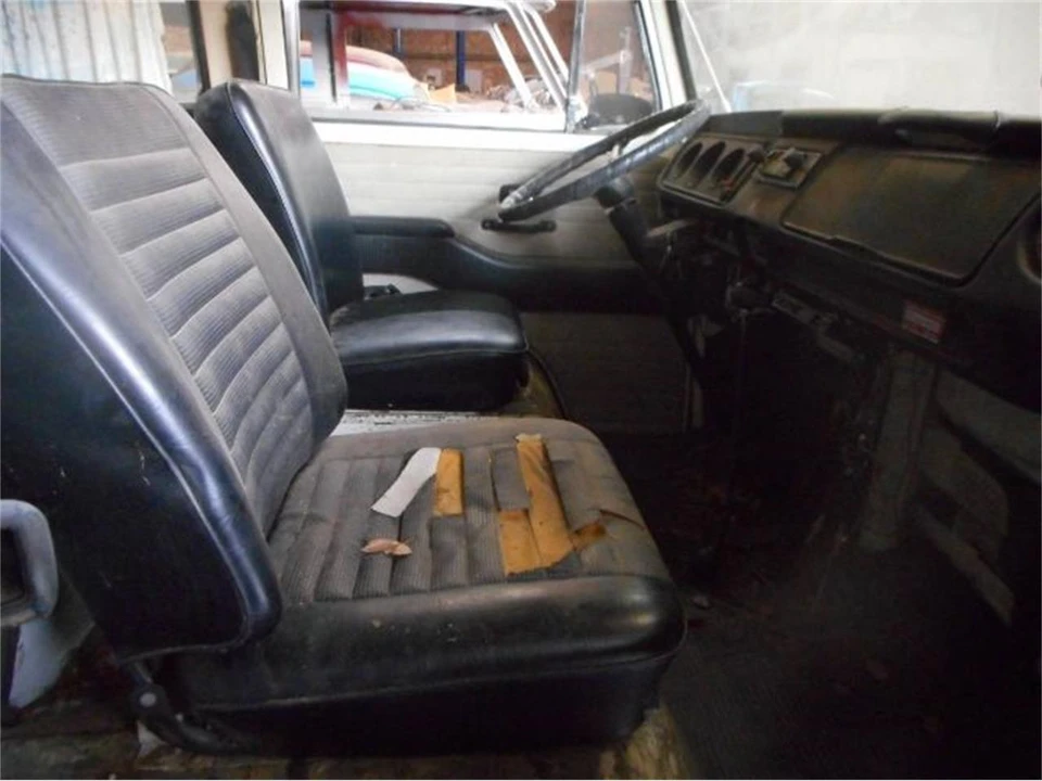 1971 Volkswagen Bay-Window Bus - Image 6 of 15