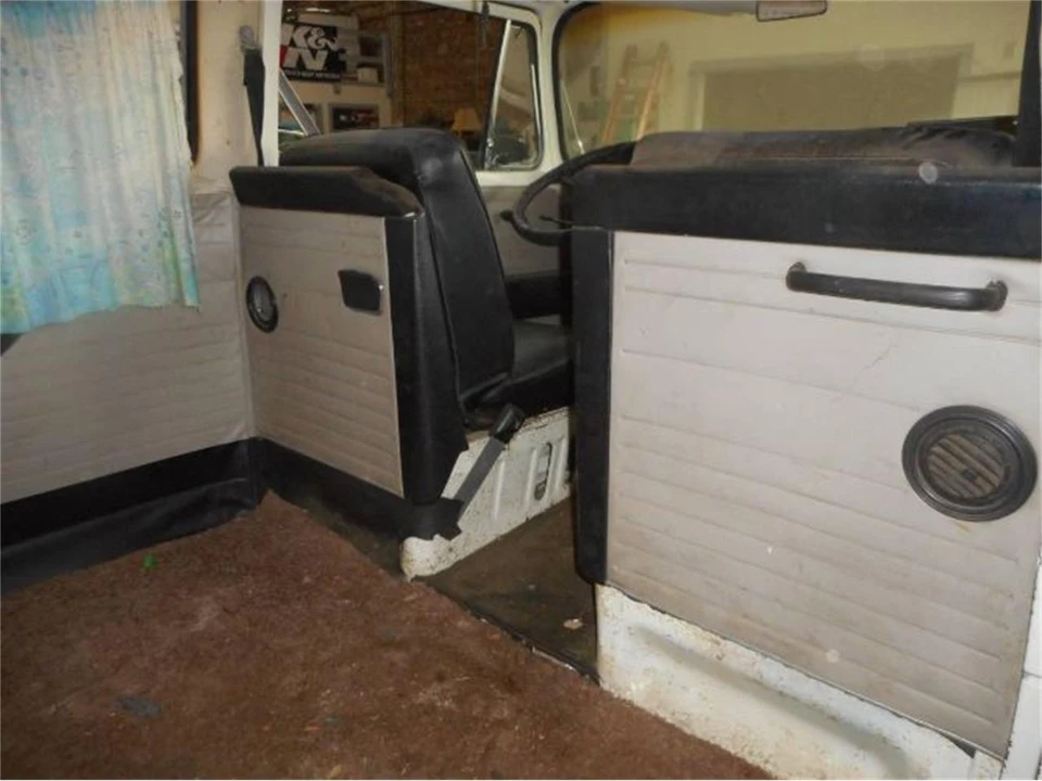1971 Volkswagen Bay-Window Bus - Image 7 of 15