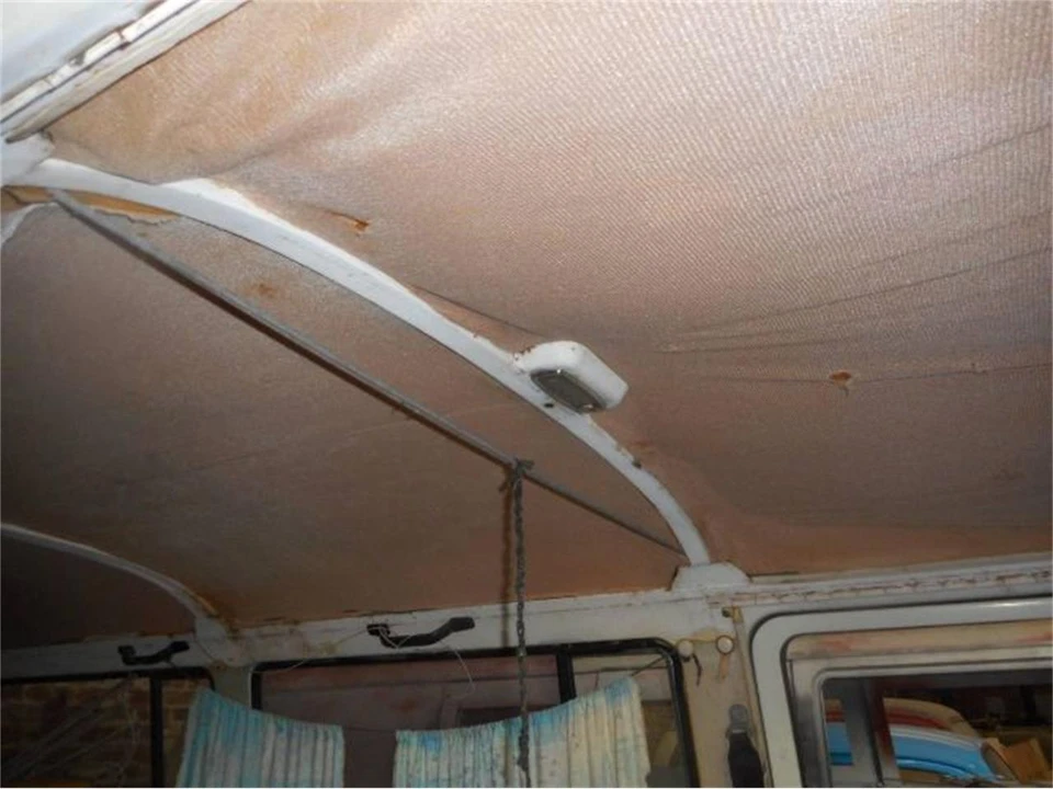 1971 Volkswagen Bay-Window Bus - Image 9 of 15
