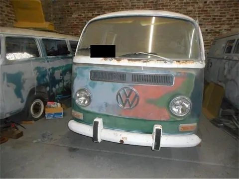 1971 Volkswagen Bus Walk-Through Deluxe