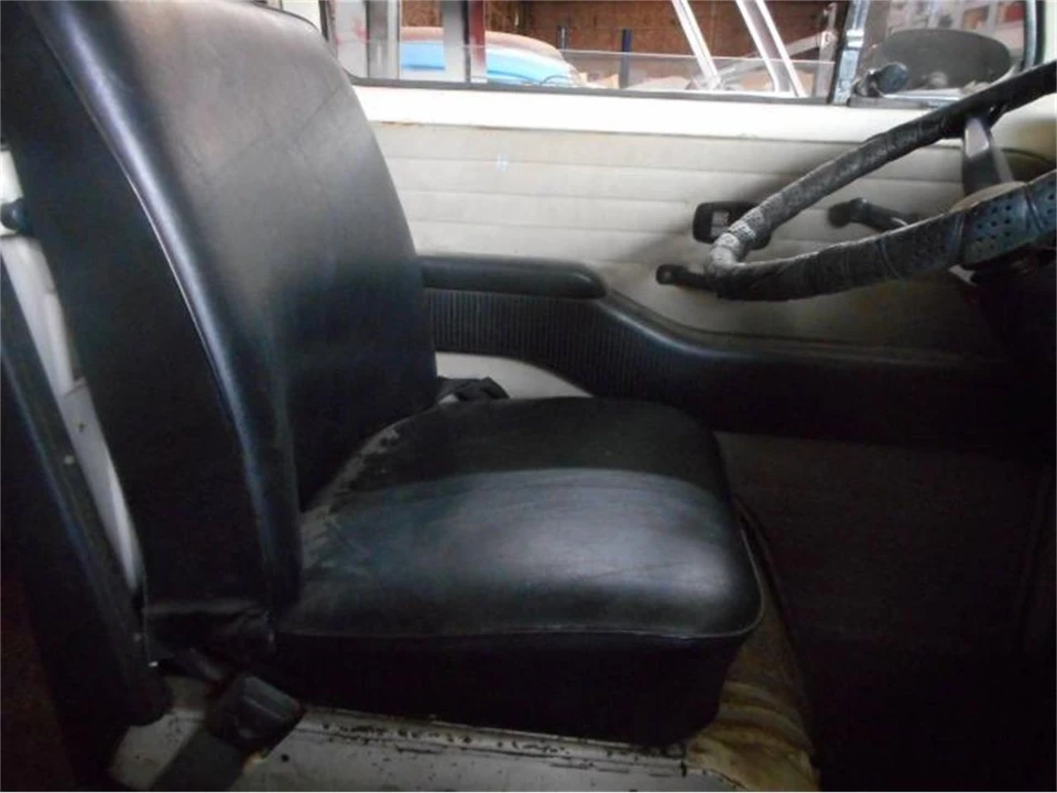 1971 Volkswagen Bay-Window Bus - Image 8 of 15