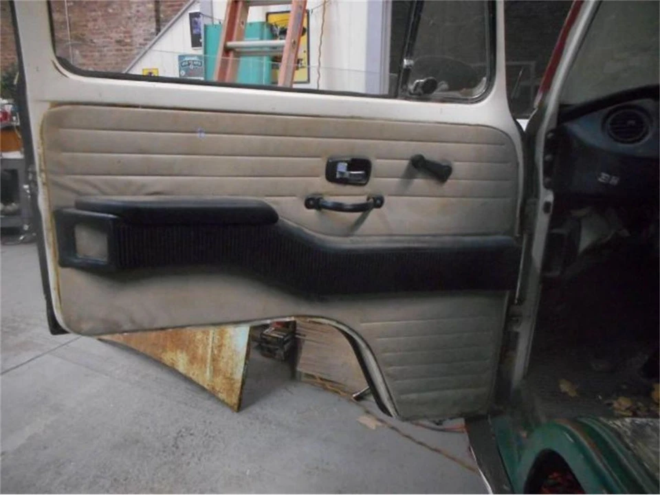 1971 Volkswagen Bay-Window Bus - Image 13 of 15