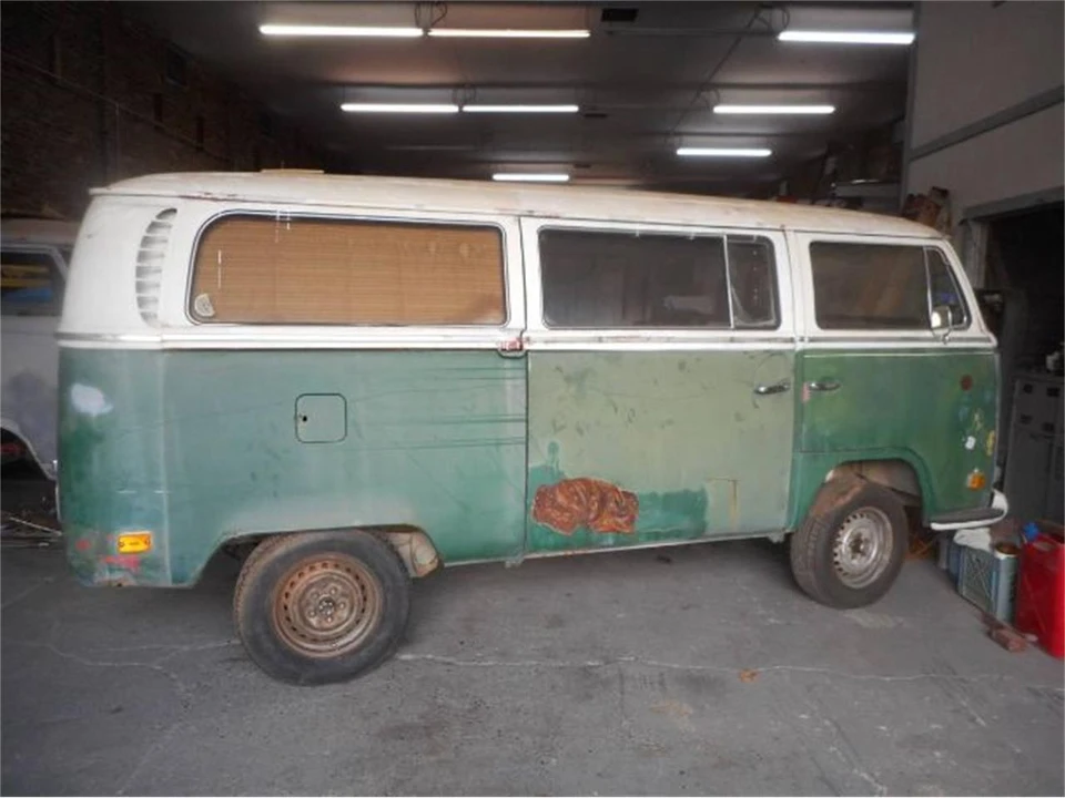 1971 Volkswagen Bay-Window Bus - Image 14 of 15