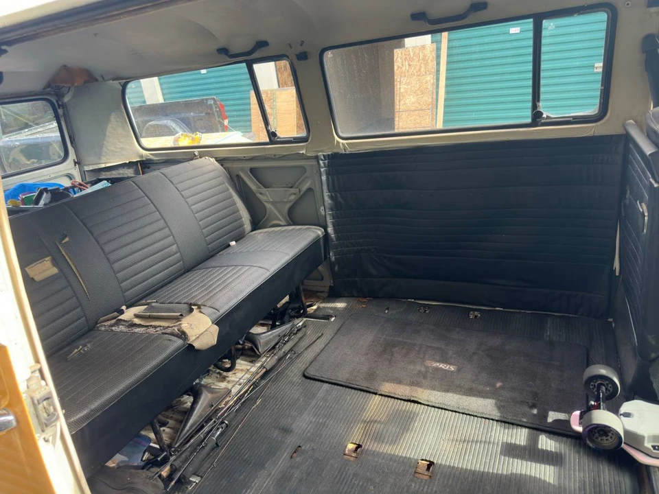 1971 Volkswagen Bay-Window Bus - Image 2 of 9
