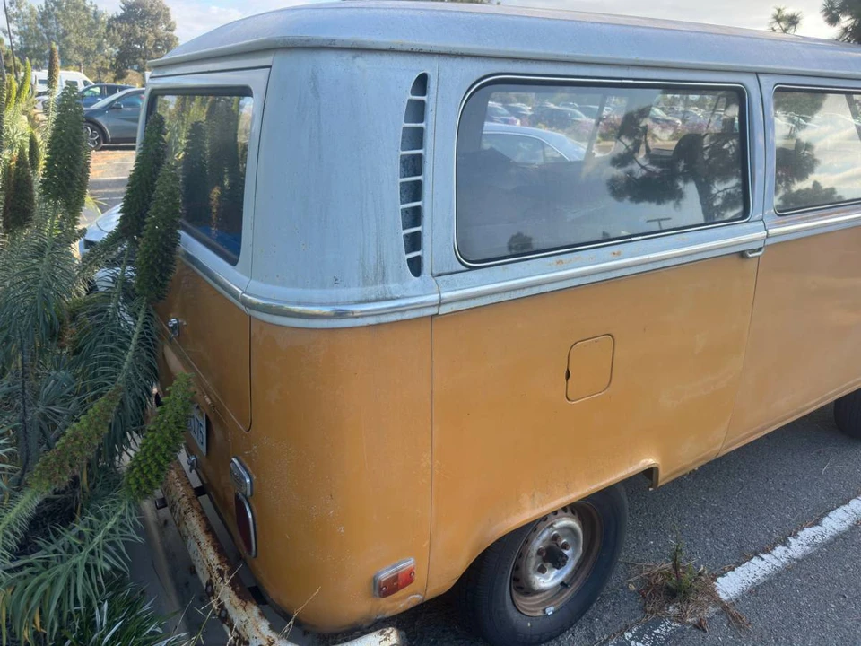 1971 Volkswagen Bay-Window Bus - Image 6 of 9