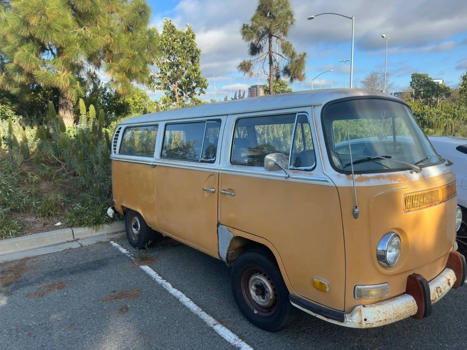 1971 Volkswagen Bay-Window Bus - Image 5 of 9