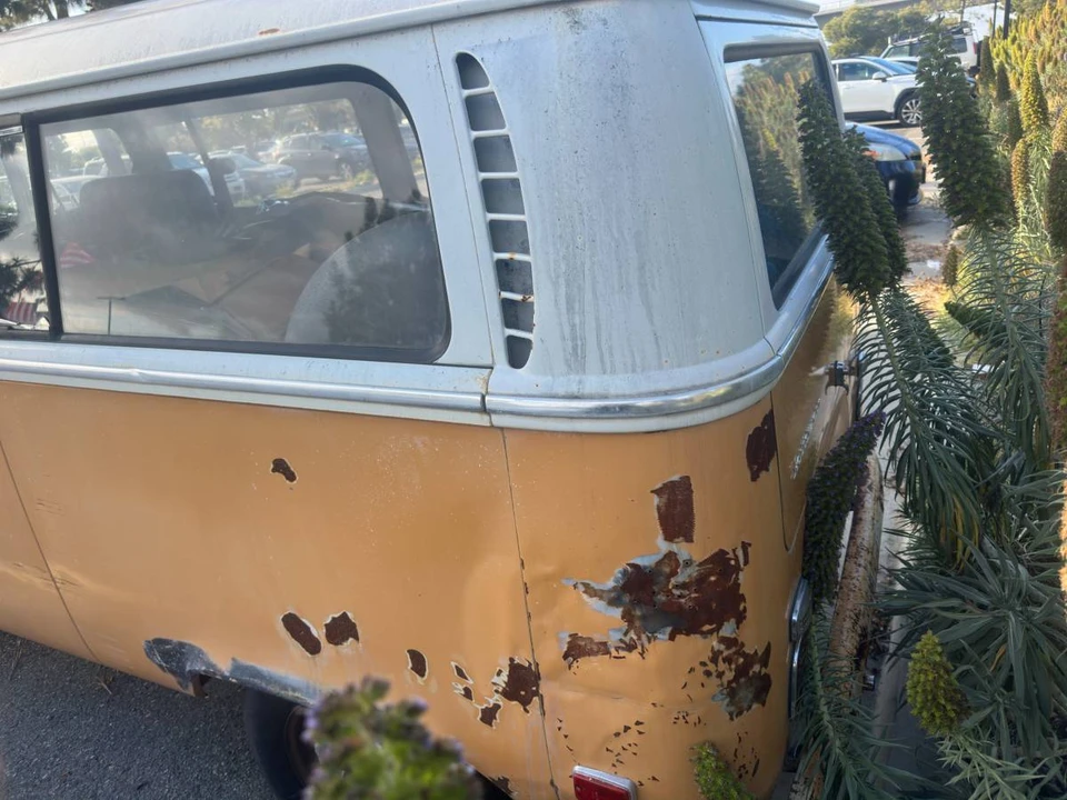 1971 Volkswagen Bay-Window Bus - Image 7 of 9