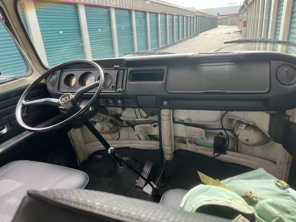1971 Volkswagen Bay-Window Bus - Image 3 of 9