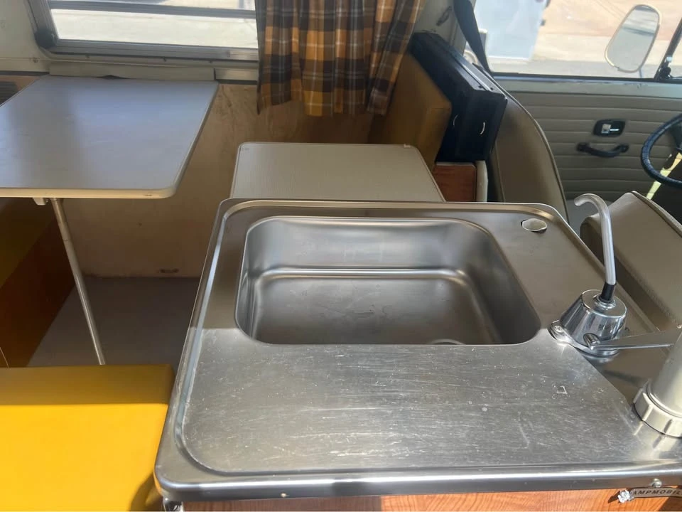 1971 Volkswagen Bay-Window Bus - Image 8 of 13