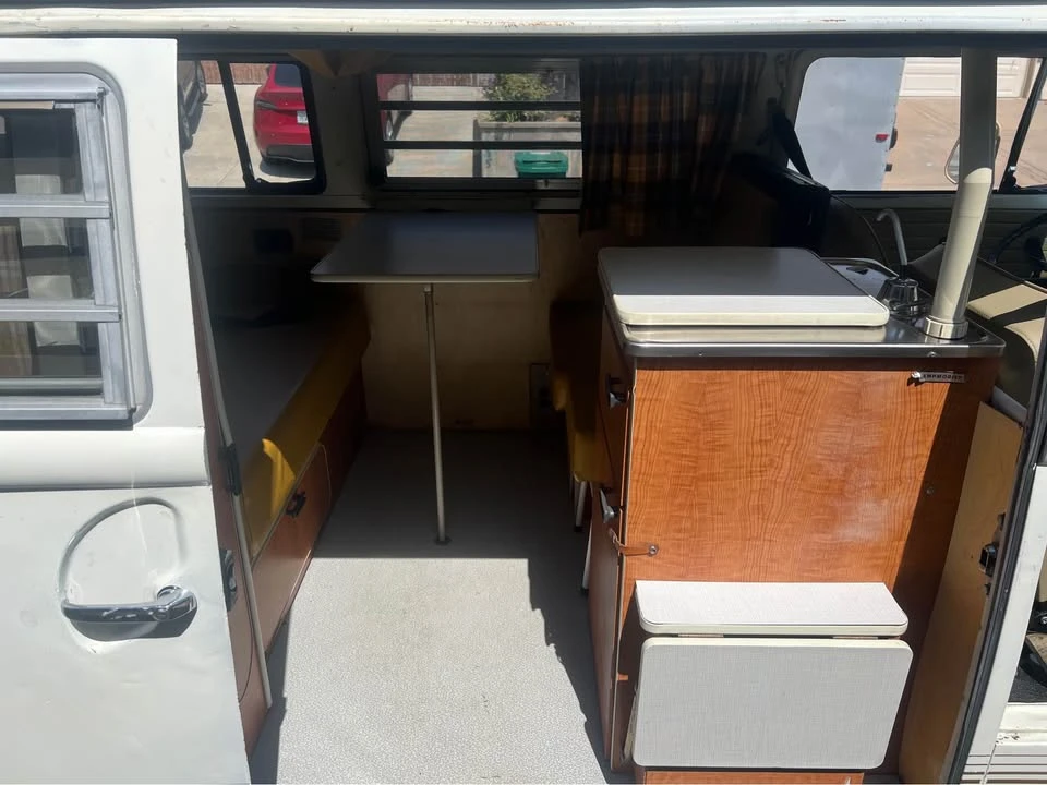 1971 Volkswagen Bay-Window Bus - Image 10 of 13