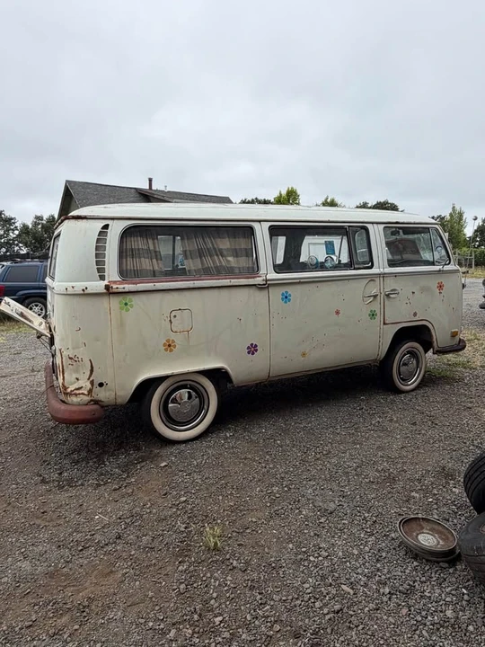 1971 Volkswagen Bay-Window Bus - Image 2 of 5