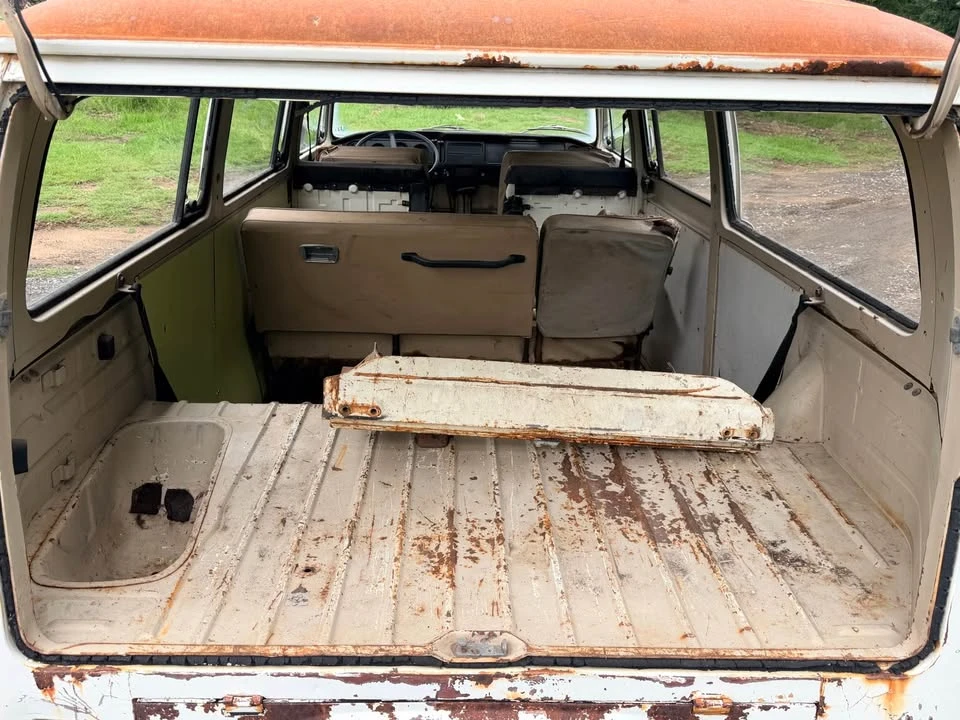 1971 Volkswagen Bay-Window Bus - Image 18 of 20