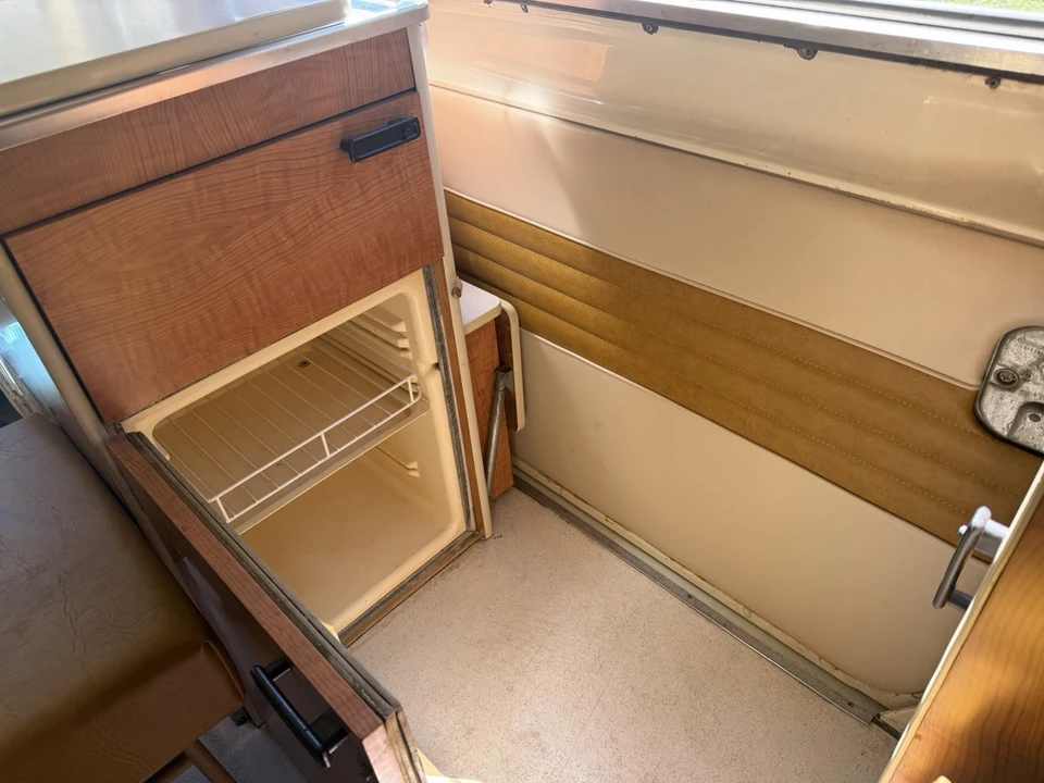 1971 Volkswagen Bay-Window Bus - Image 11 of 31