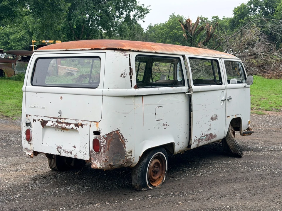 1971 Volkswagen Bay-Window Bus - Image 6 of 24