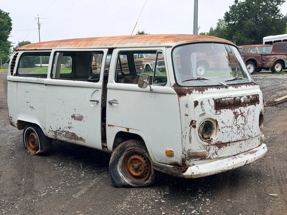 1971 Volkswagen Bay-Window Bus - Image 2 of 24