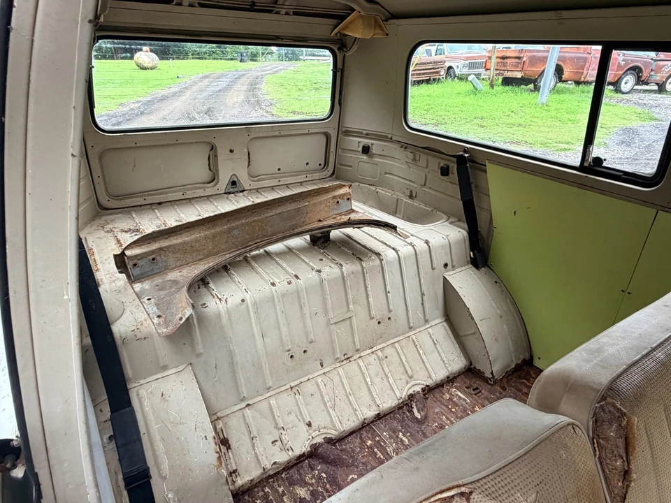 1971 Volkswagen Bay-Window Bus - Image 10 of 24