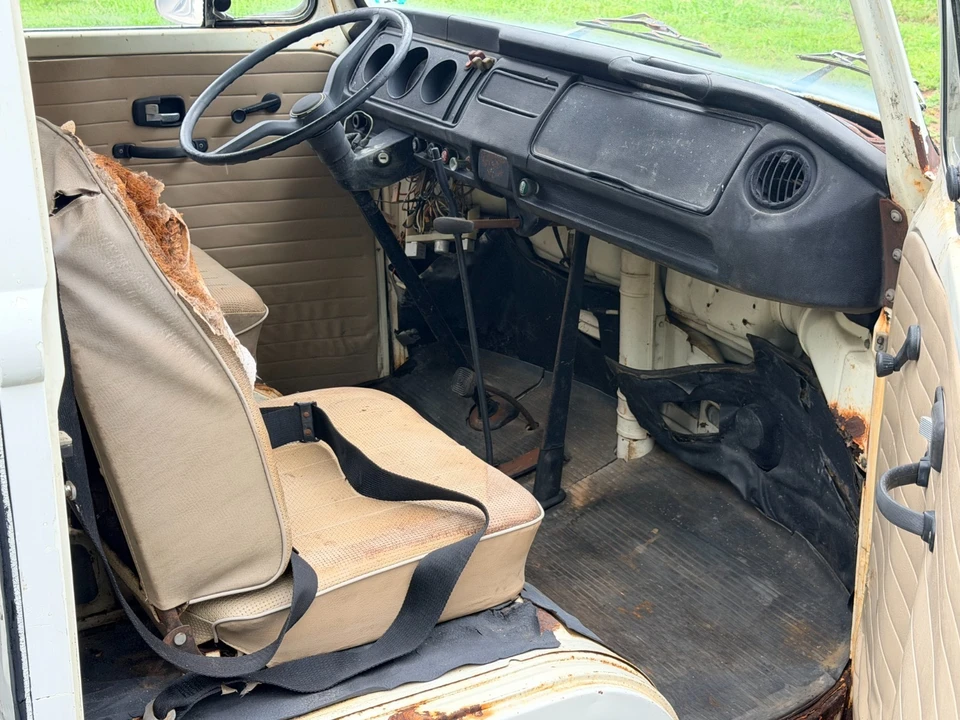 1971 Volkswagen Bay-Window Bus - Image 8 of 24