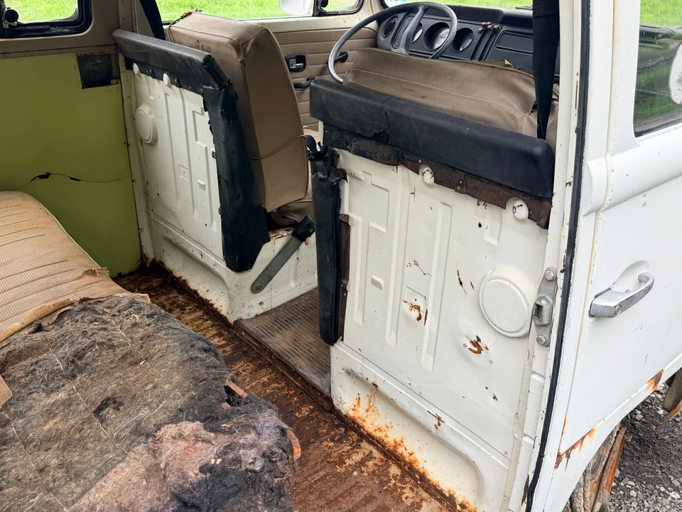 1971 Volkswagen Bay-Window Bus - Image 11 of 24