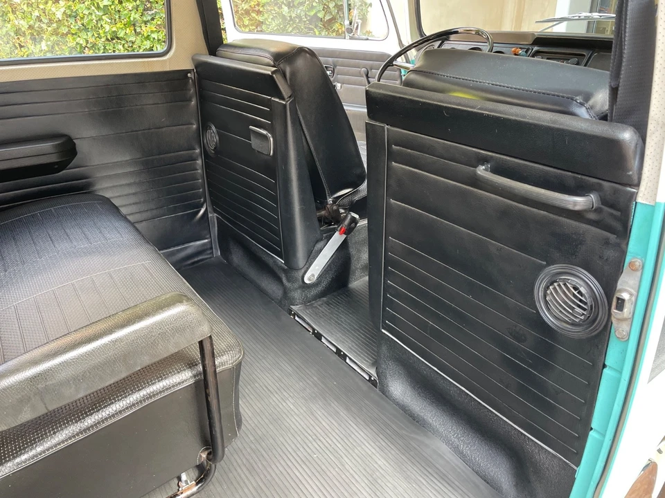 1971 Volkswagen Bay-Window Bus - Image 10 of 24