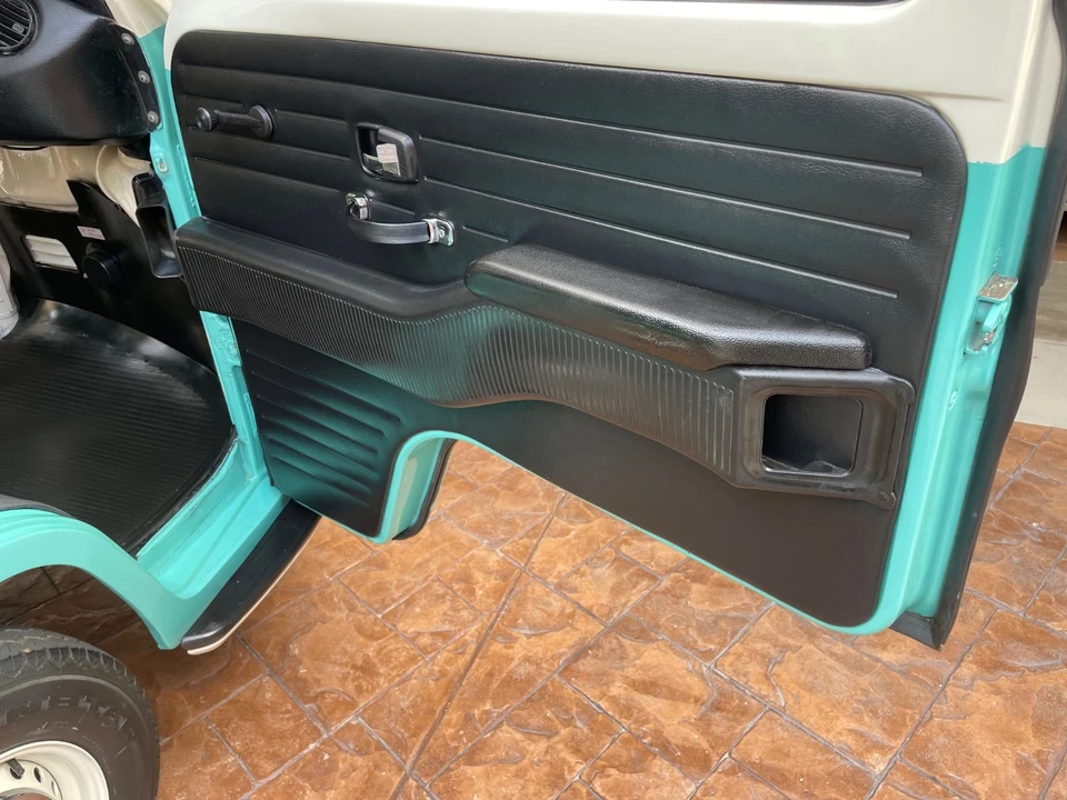 1971 Volkswagen Bay-Window Bus - Image 8 of 24