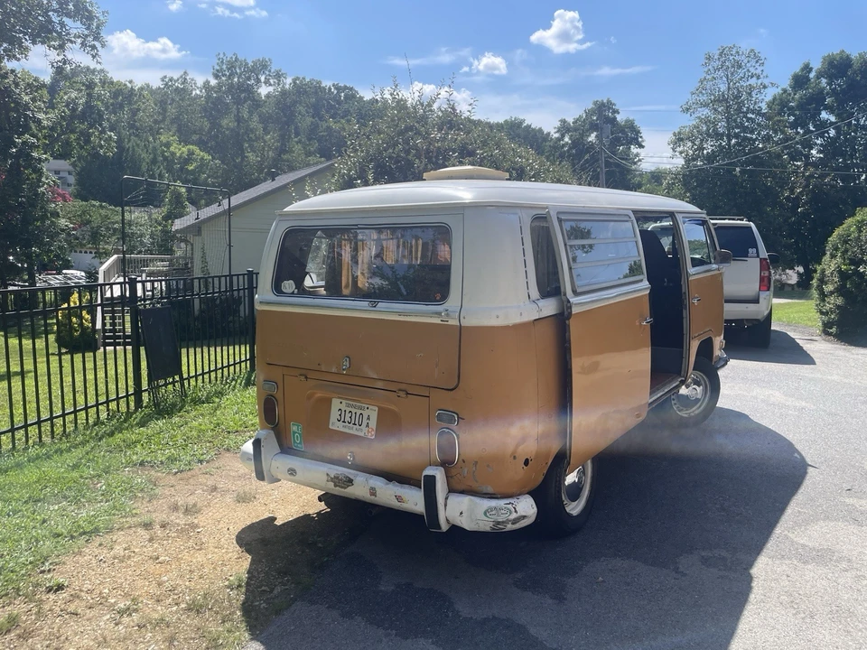 1971 Volkswagen Bay-Window Bus - Image 2 of 15