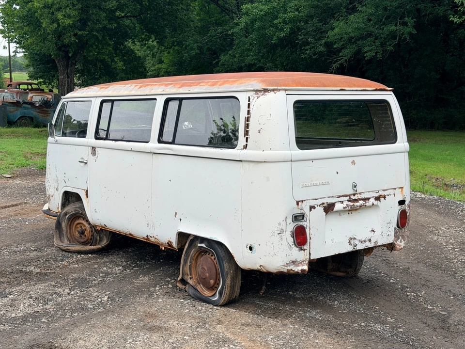 1971 Volkswagen Bay-Window Bus - Image 4 of 24