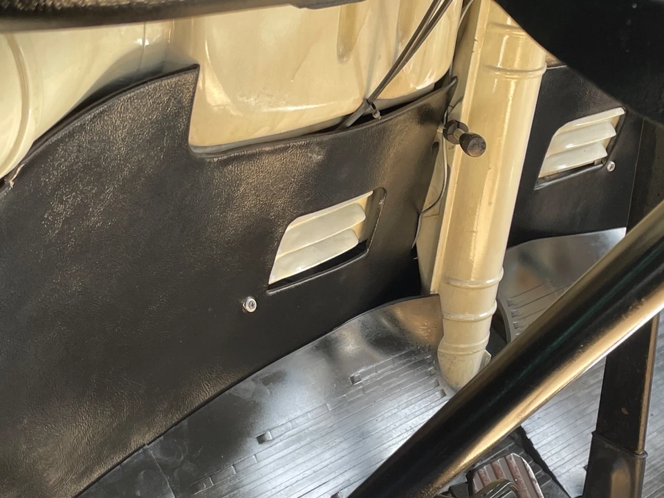 1971 Volkswagen Bay-Window Bus - Image 22 of 24