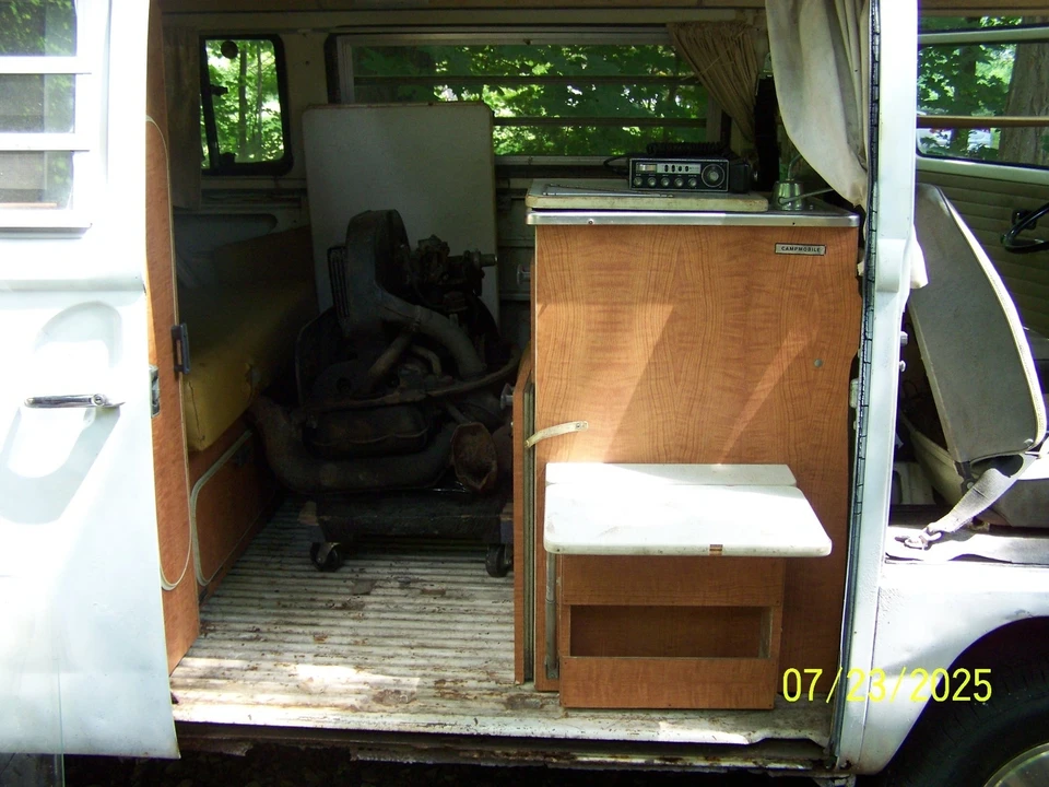 1971 Volkswagen Bay-Window Bus - Image 8 of 21