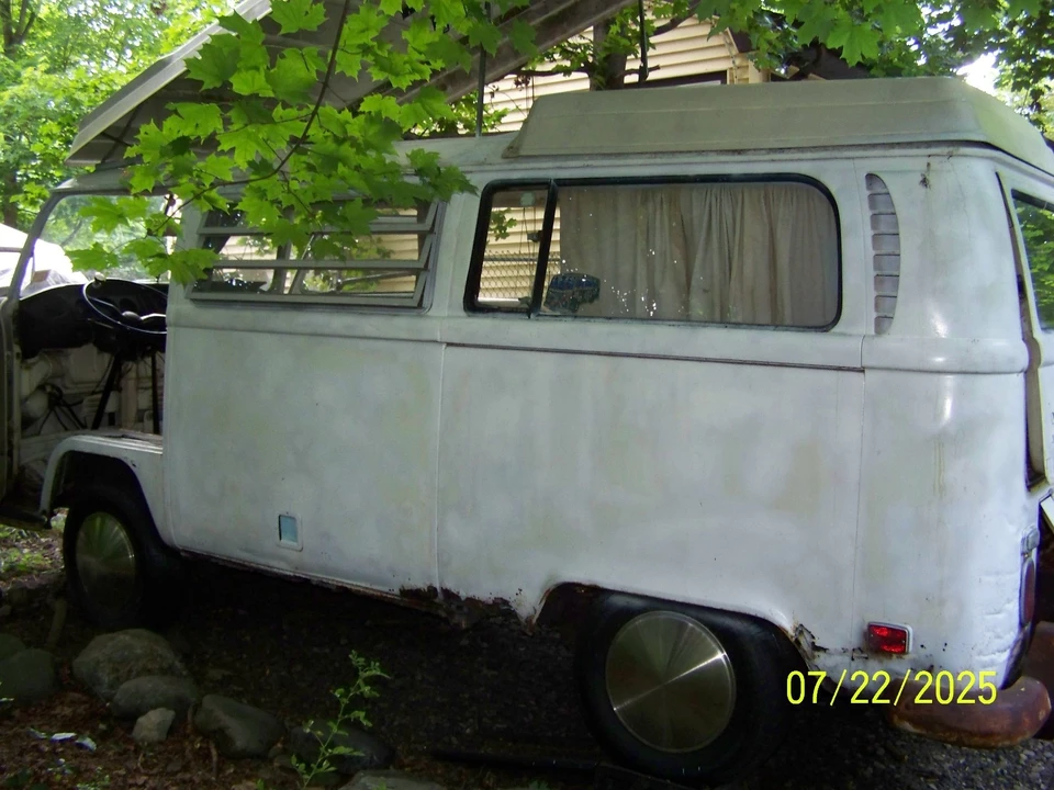 1971 Volkswagen Bay-Window Bus - Image 16 of 21