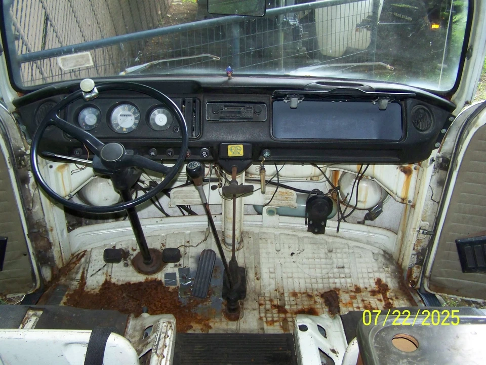 1971 Volkswagen Bay-Window Bus - Image 15 of 21