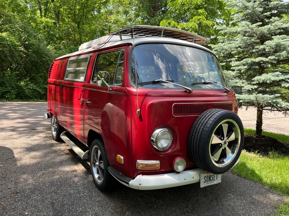 1971 Volkswagen Bay-Window Bus - Image 2 of 16