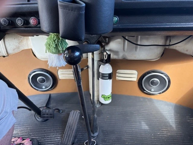 1971 Volkswagen Bay-Window Bus - Image 10 of 16