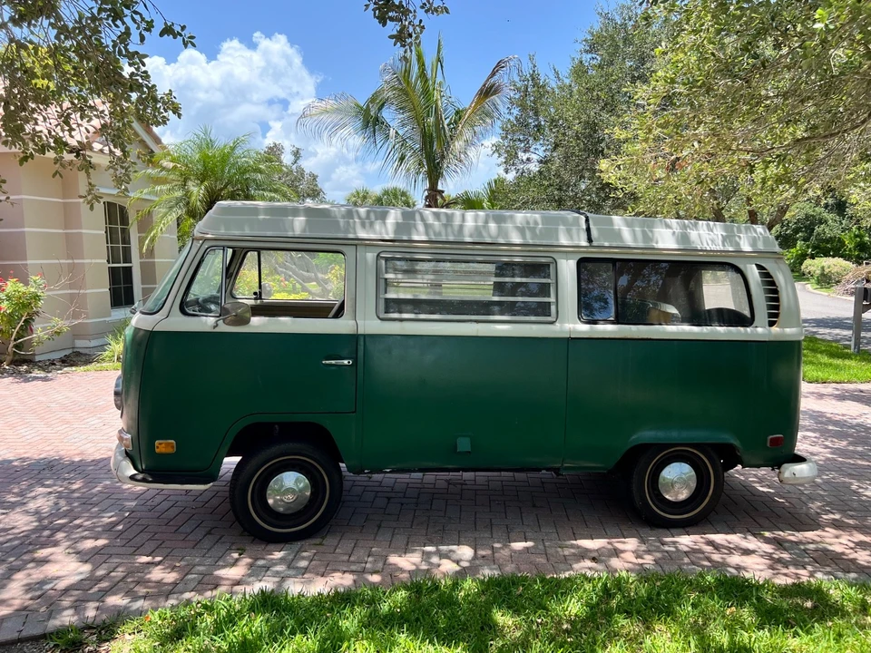 1971 Volkswagen Bay-Window Bus - Image 2 of 11