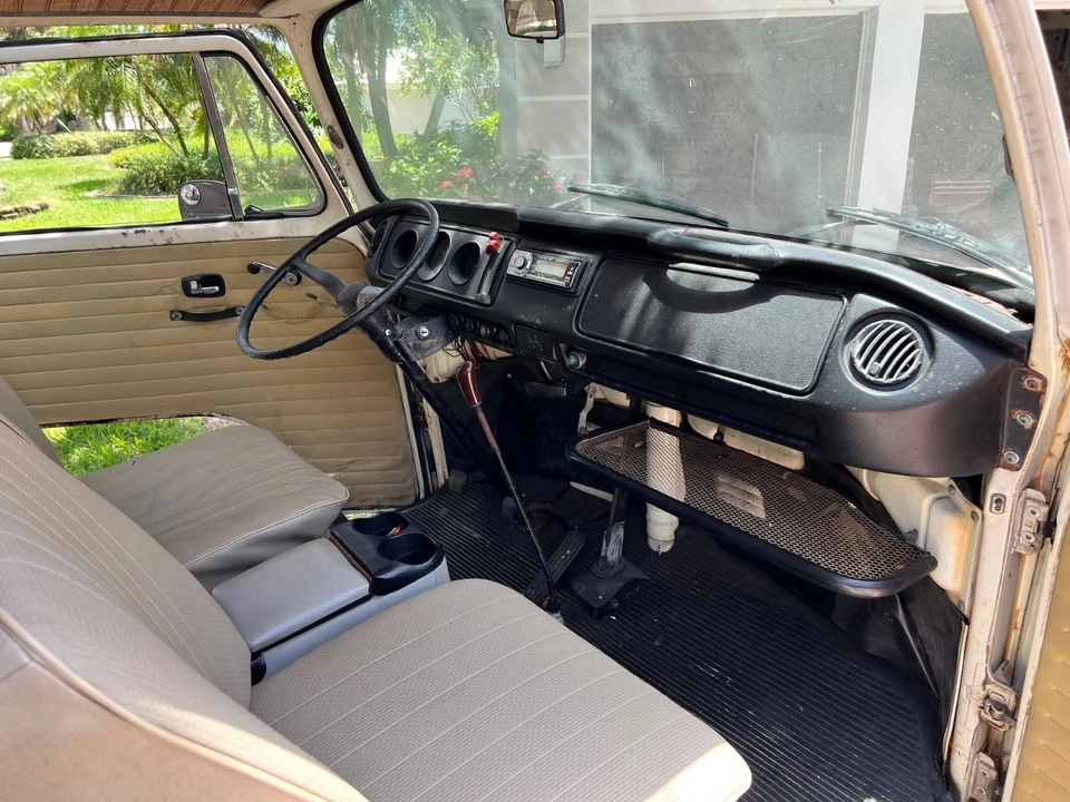 1971 Volkswagen Bay-Window Bus - Image 9 of 11