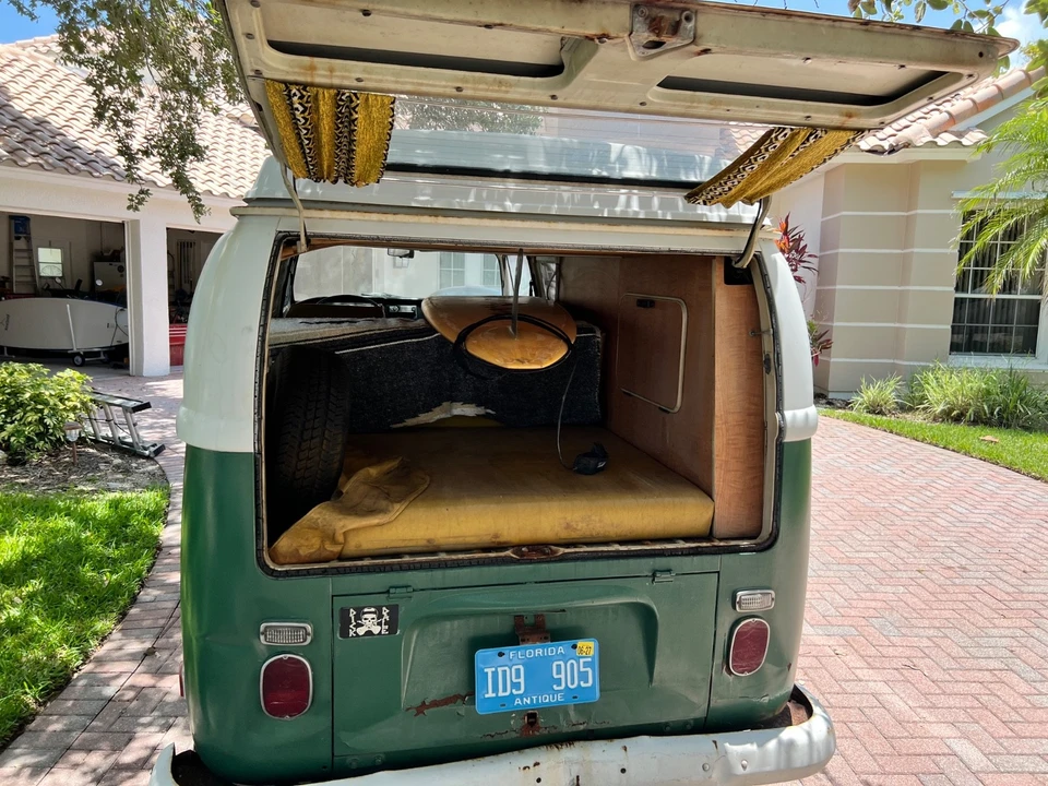 1971 Volkswagen Bay-Window Bus - Image 6 of 11
