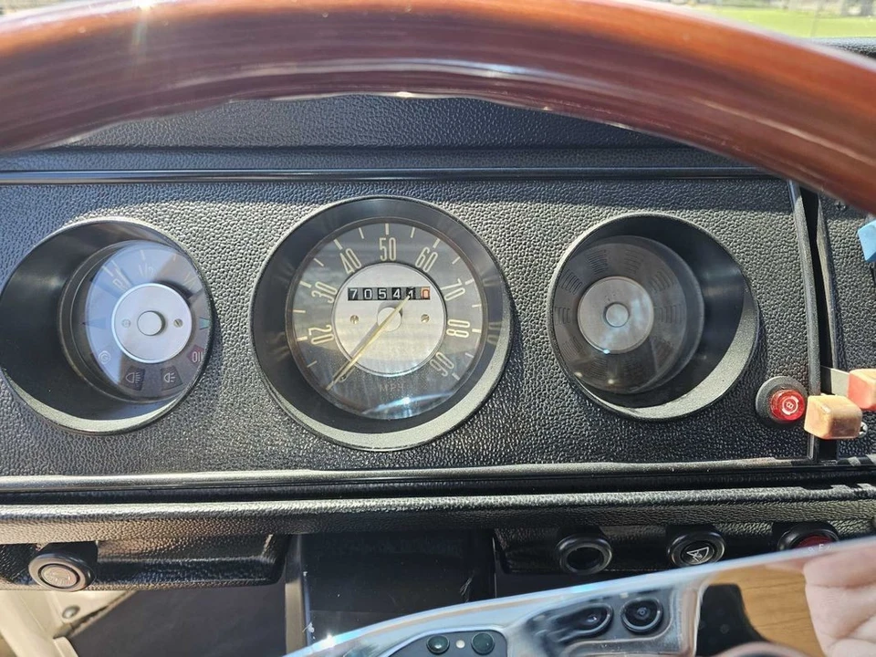 1971 Volkswagen Bay-Window Bus - Image 9 of 23