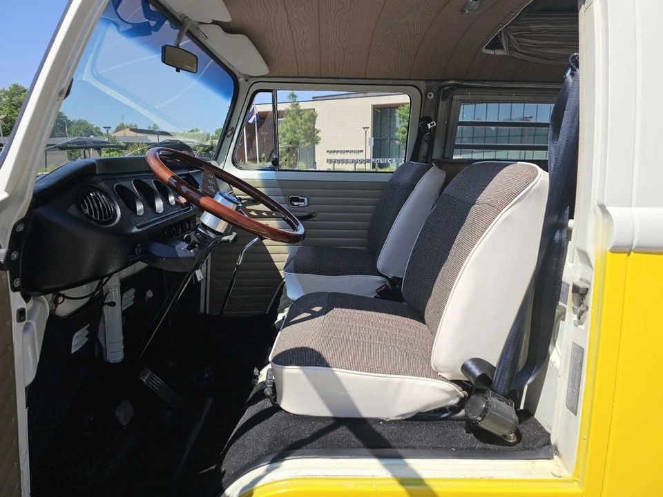 1971 Volkswagen Bay-Window Bus - Image 7 of 23