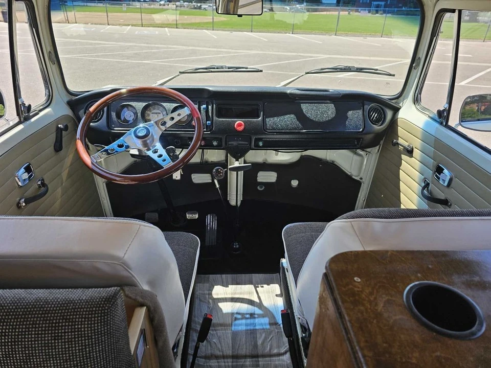 1971 Volkswagen Bay-Window Bus - Image 17 of 23