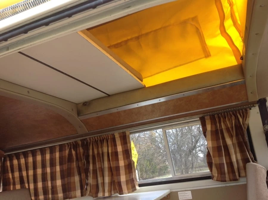 1971 Volkswagen Bay-Window Camper - Image 6 of 12