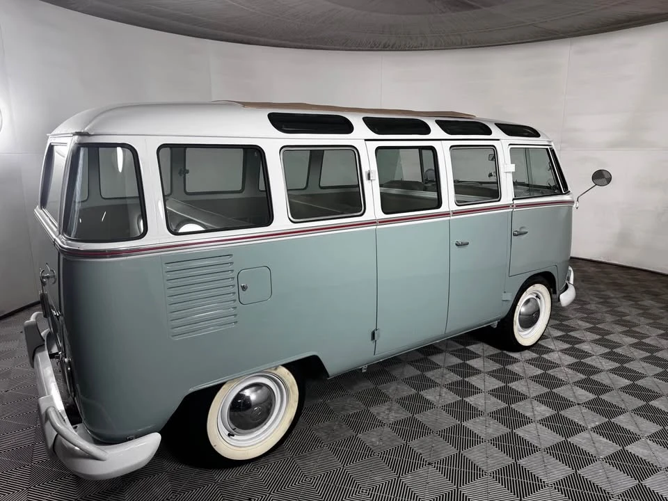 1971 Volkswagen Split-Window Bus - Image 3 of 10