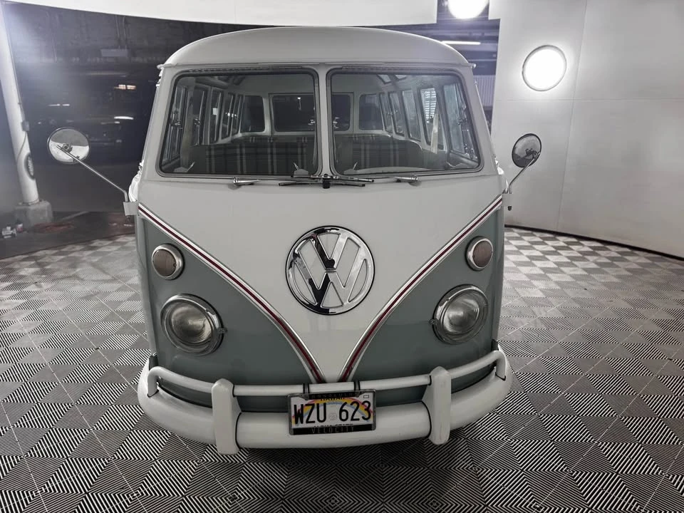 1971 Volkswagen Split-Window Bus - Image 4 of 10