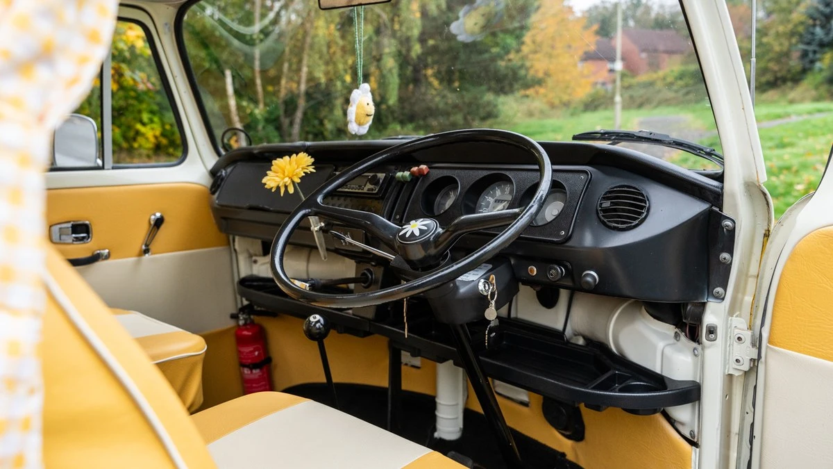 1971 Volkswagen Bay-Window Camper - Image 16 of 30