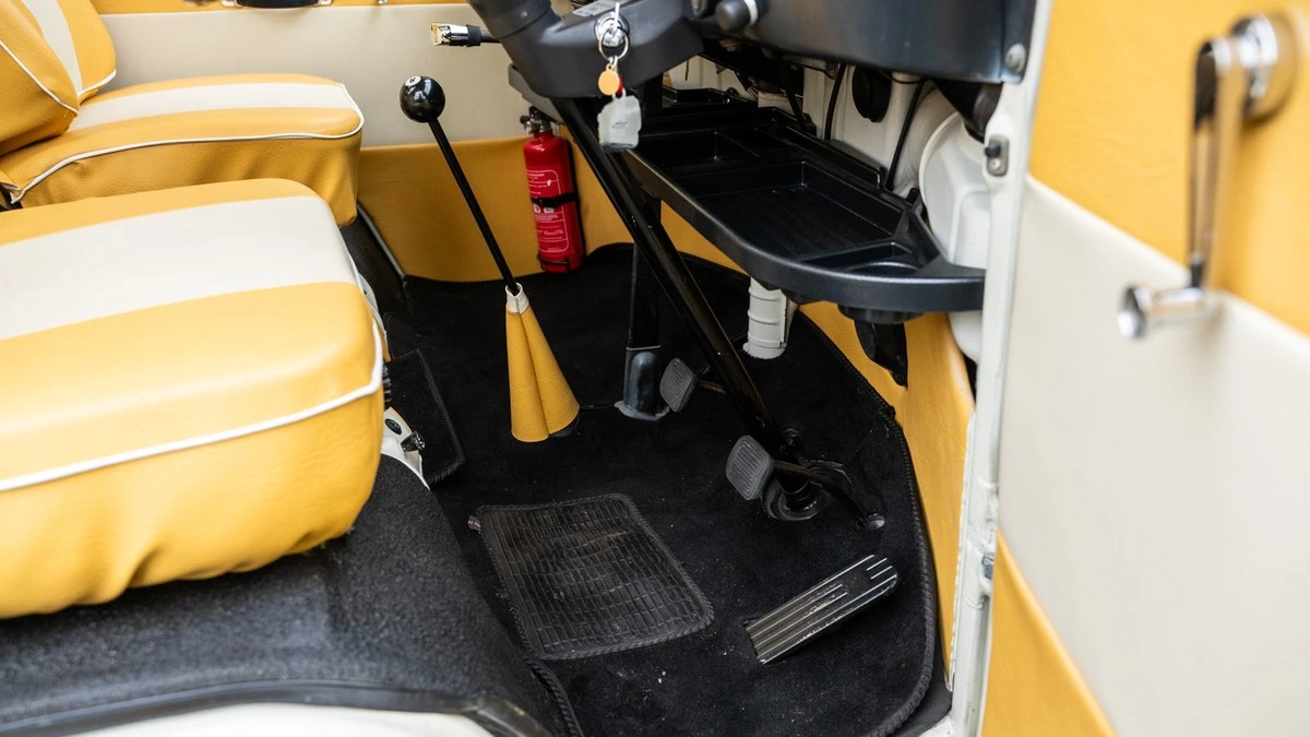 1971 Volkswagen Bay-Window Camper - Image 21 of 30