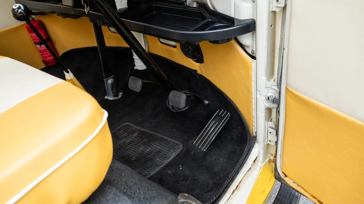 1971 Volkswagen Bay-Window Camper - Image 22 of 30