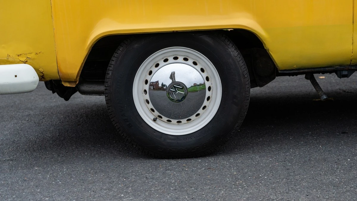 1971 Volkswagen Bay-Window Camper - Image 13 of 30