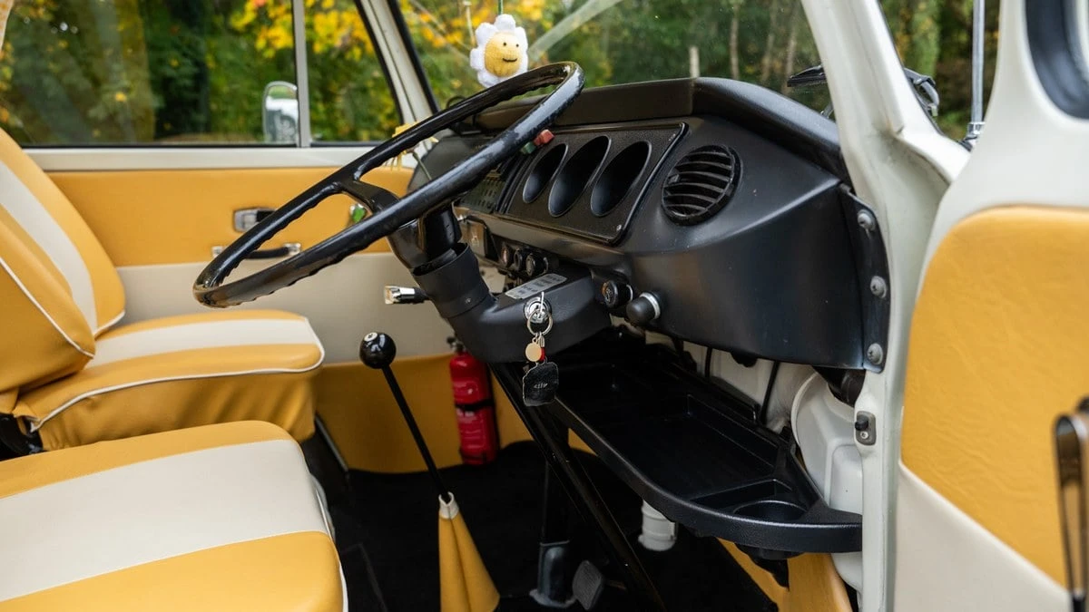 1971 Volkswagen Bay-Window Camper - Image 20 of 30