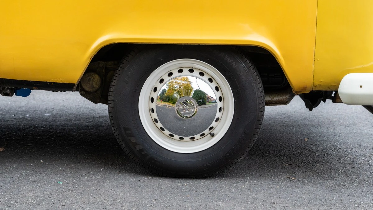 1971 Volkswagen Bay-Window Camper - Image 14 of 30