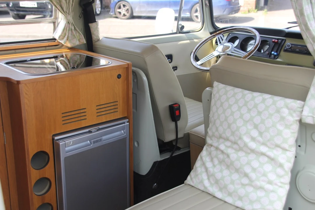 1971 Volkswagen Bay-Window Camper - Image 25 of 30