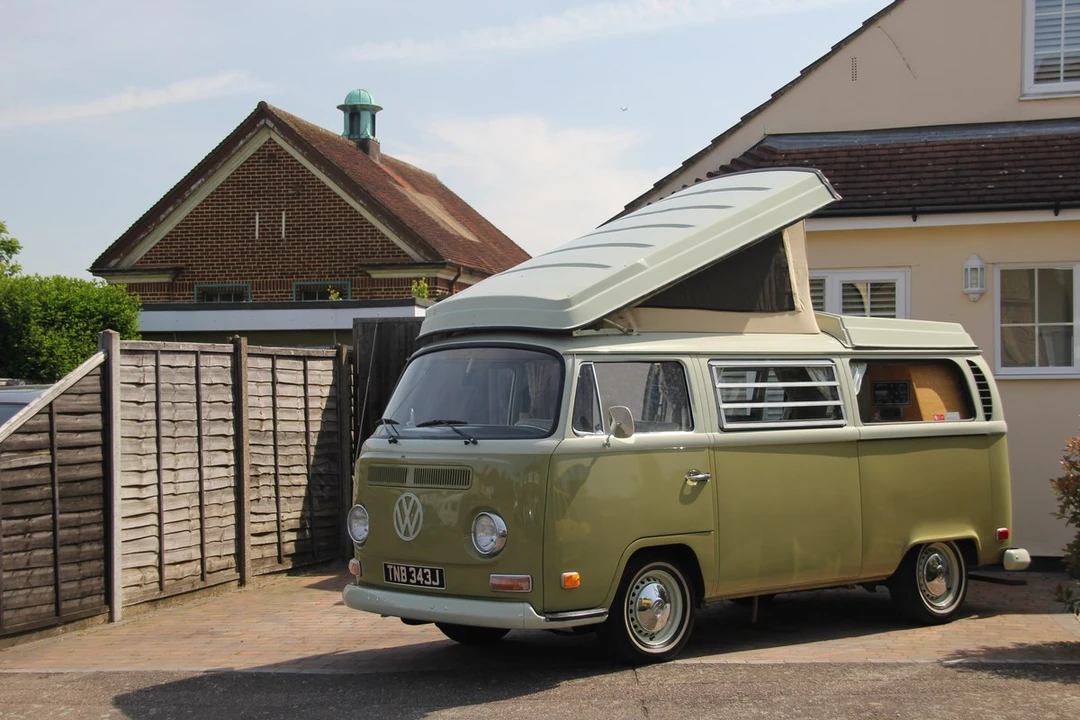 1971 Volkswagen Bay-Window Camper - Image 10 of 30