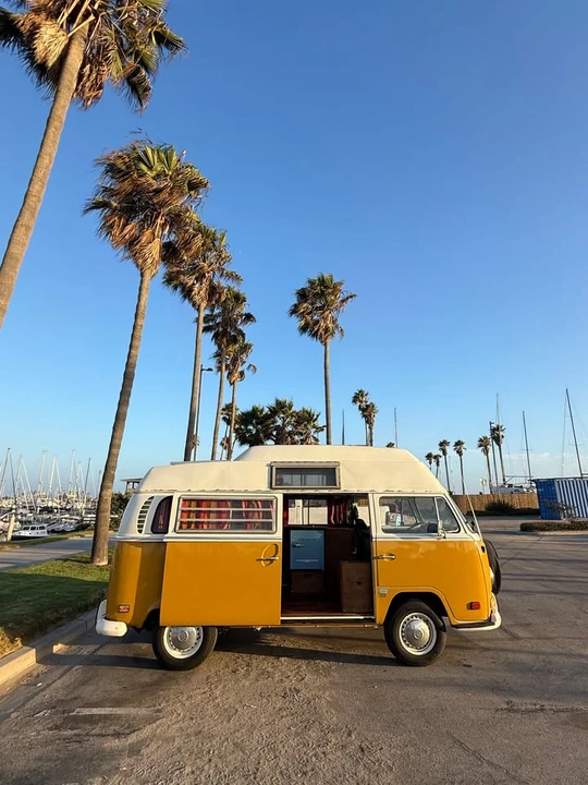 1971 Volkswagen Bay-Window Bus - Image 2 of 8